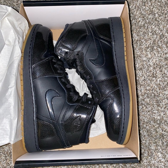 Jordan Retro 1s - Picture 2 of 2